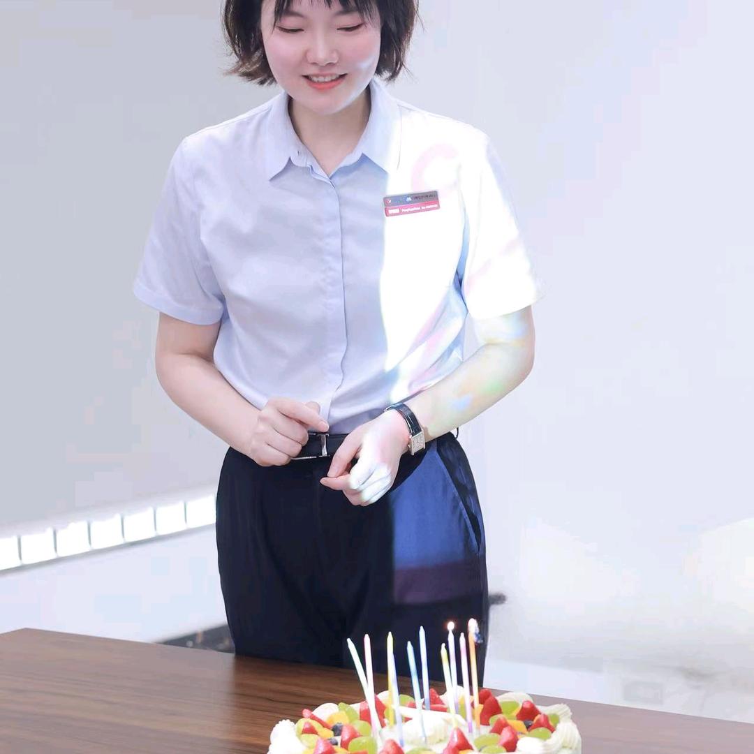 媛不溜秋（不推销的银行小姐姐）