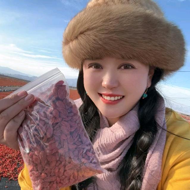 昆奇大颖子家的红枸杞