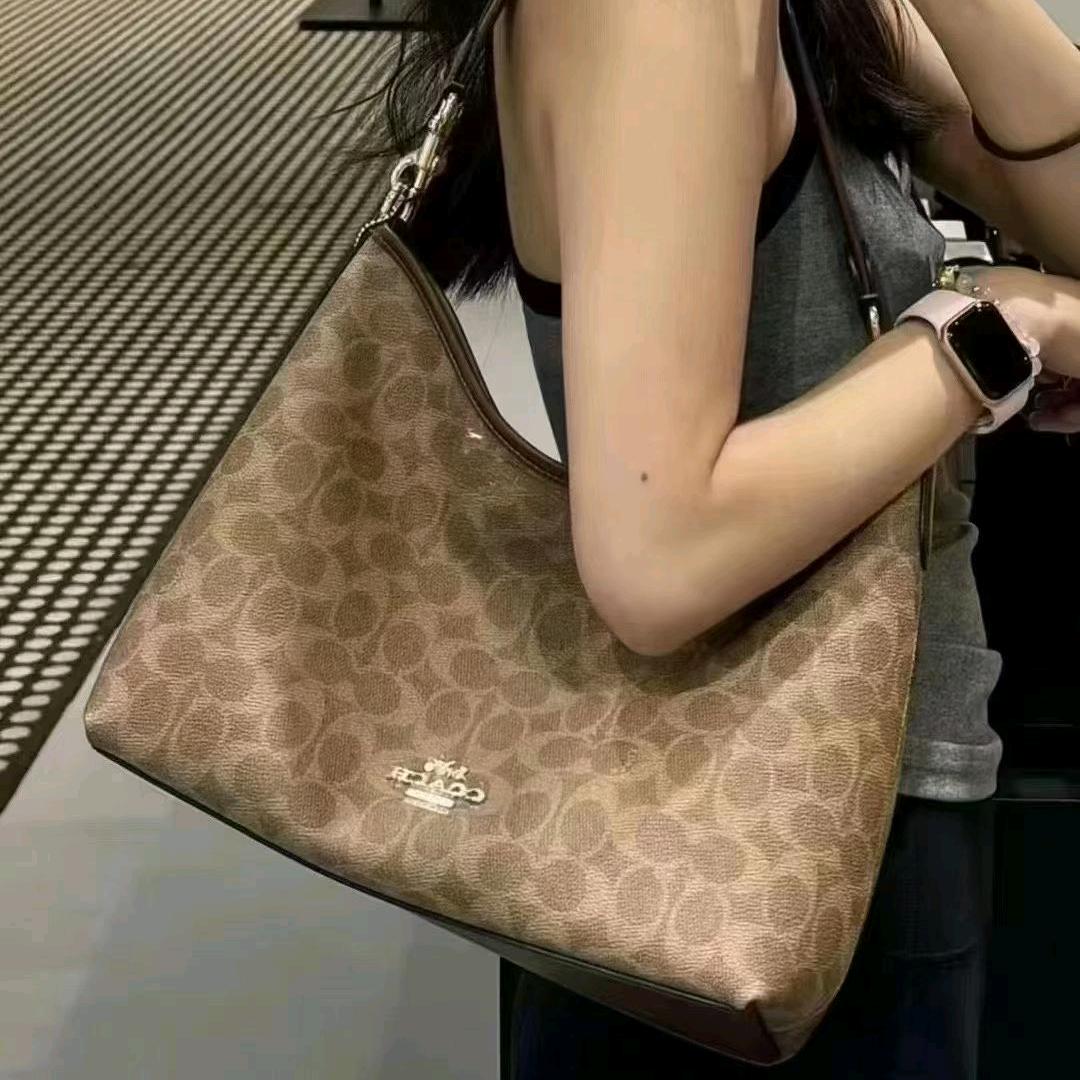 广州8号仓寇驰柜姐&月月