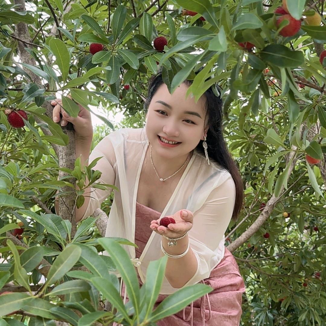 罗家菇凉（卖电梯小姐姐）