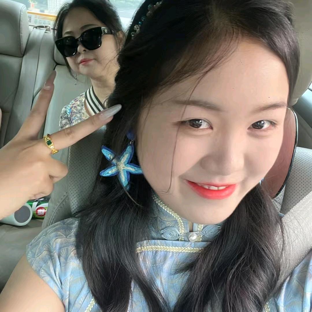 金凤街靓点美发烫染