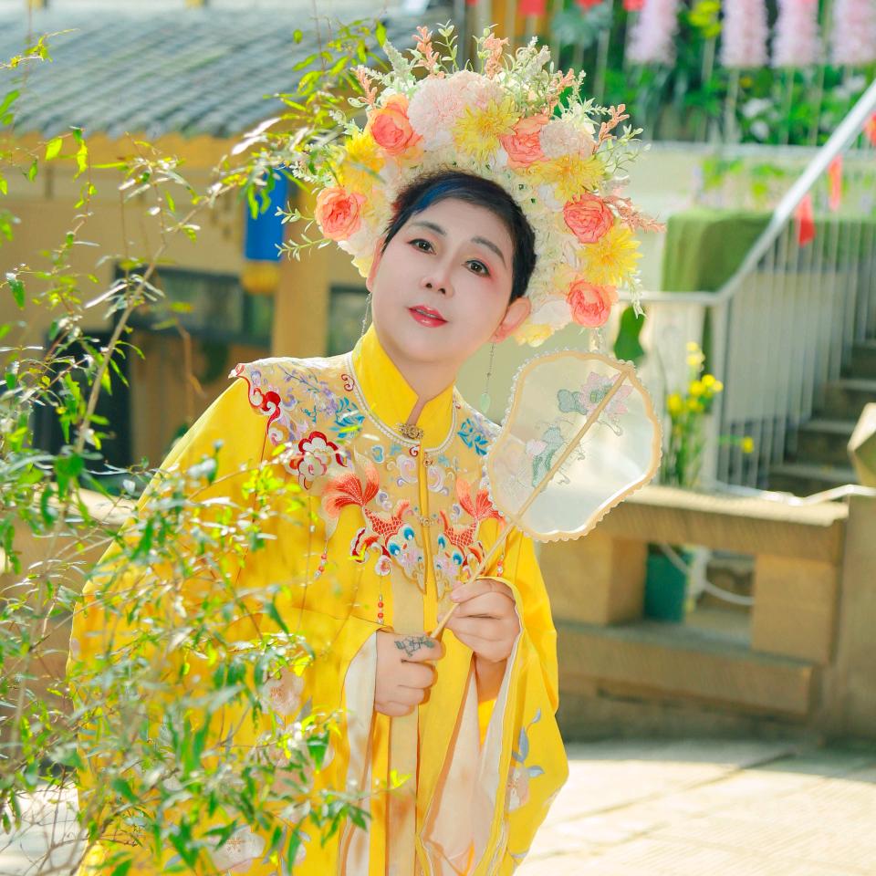 余燚燚