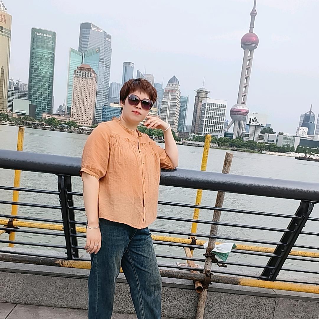 淡然一笑