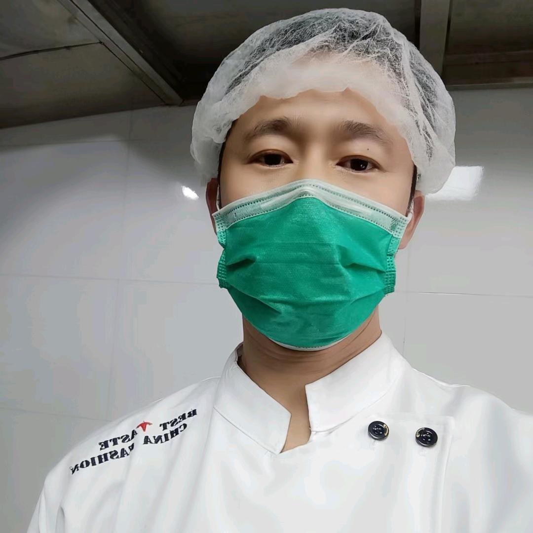 一只雄鹰。