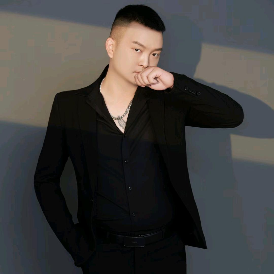 欧普照明  周新