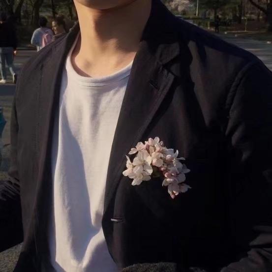 小三岁～(￣▽￣～)~