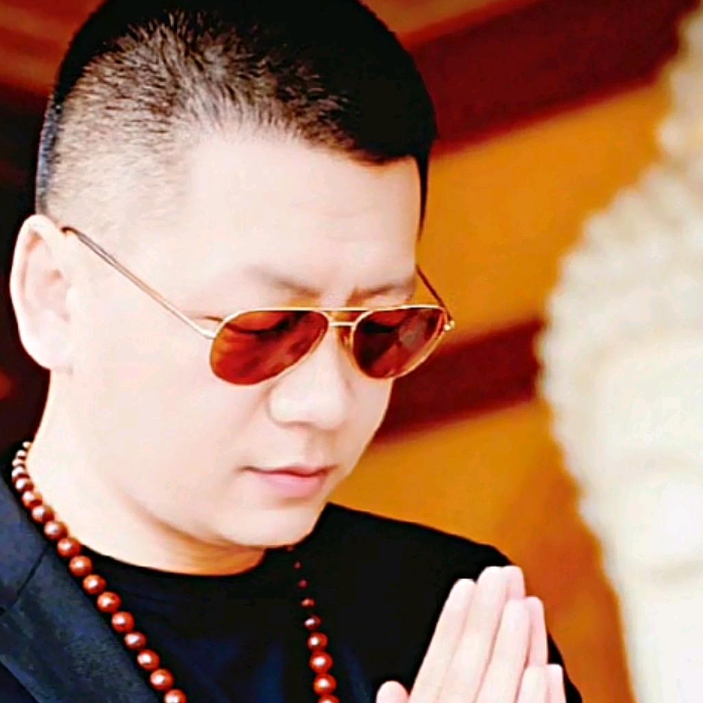 孤独行走的狼🐺🐺🐺