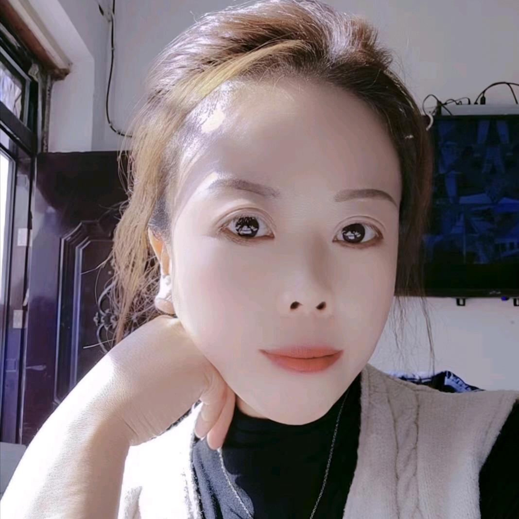 李老师和她的“红校服”