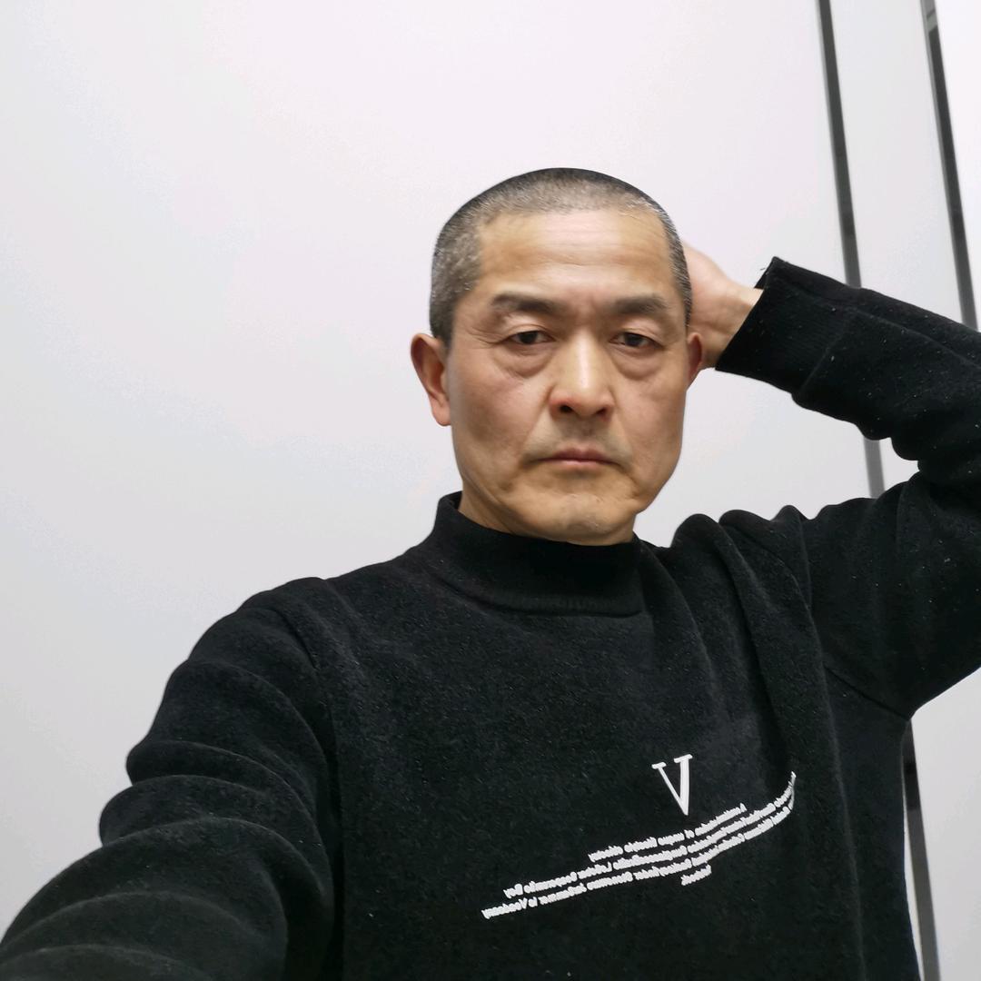 邓哥（余生选择孤独）