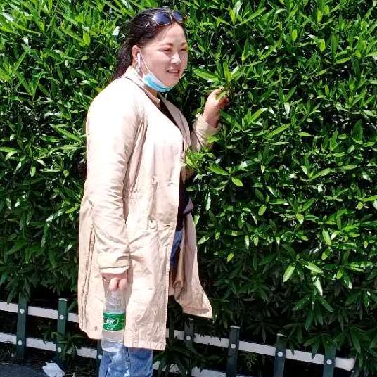 李小鸟飞飞，花儿开，我要忘记过去