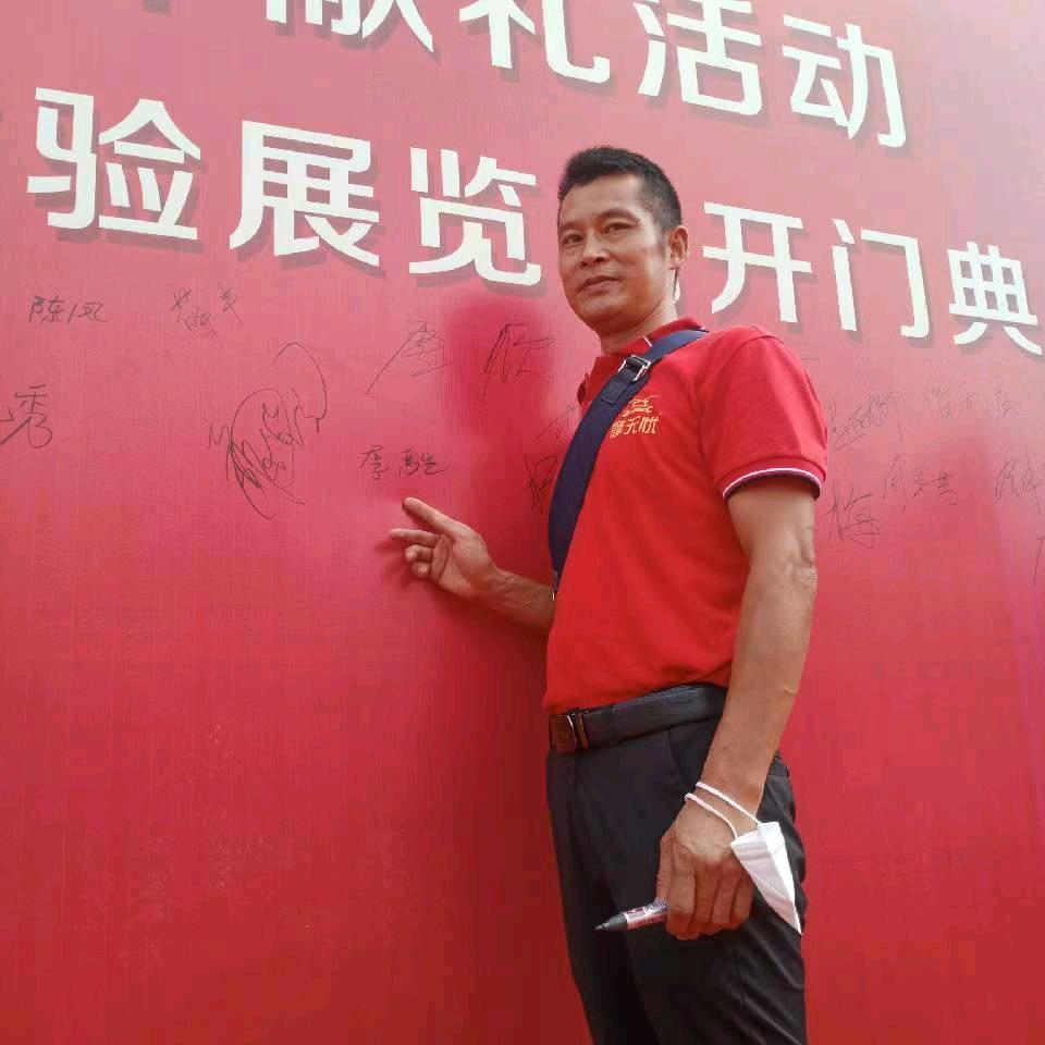 幽默哥哥唱歌🎤🎤