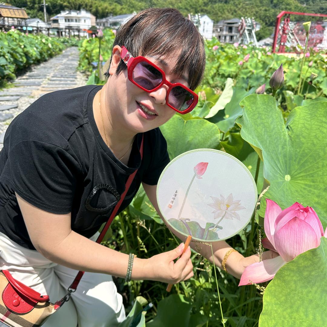 红红姐    早上9点25分开播