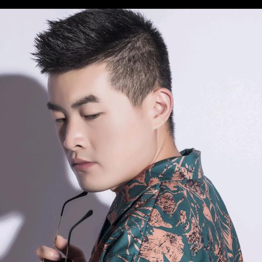 演员李坤