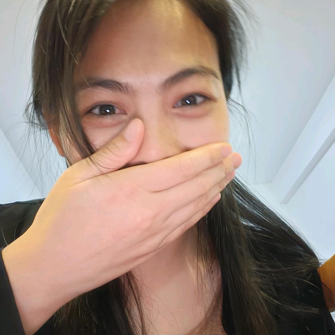 享受养生的年轻人。