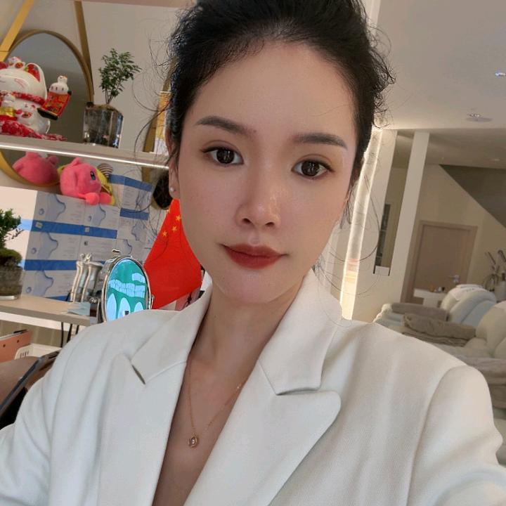 成都素颜灯泡肌莲妹儿