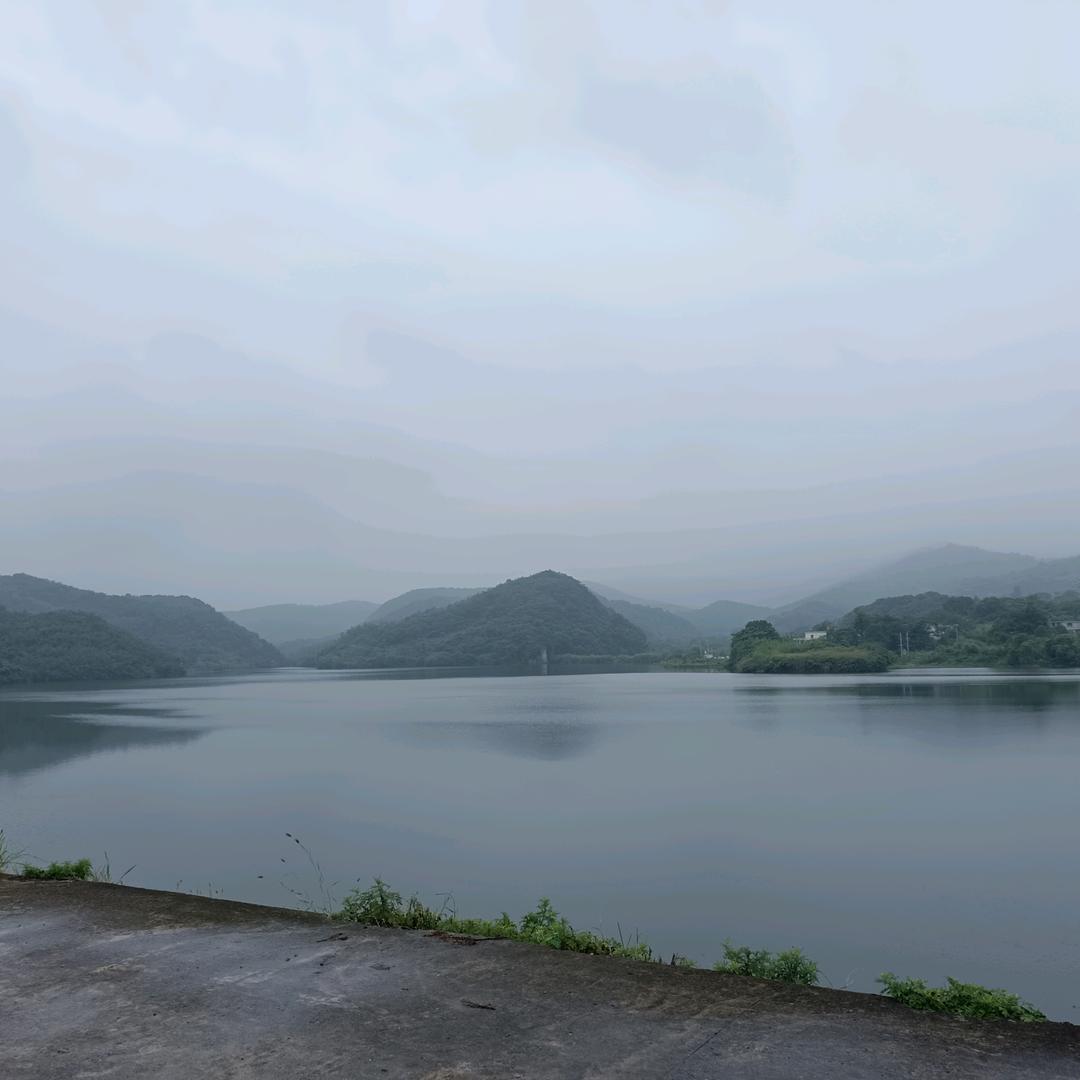 明月山