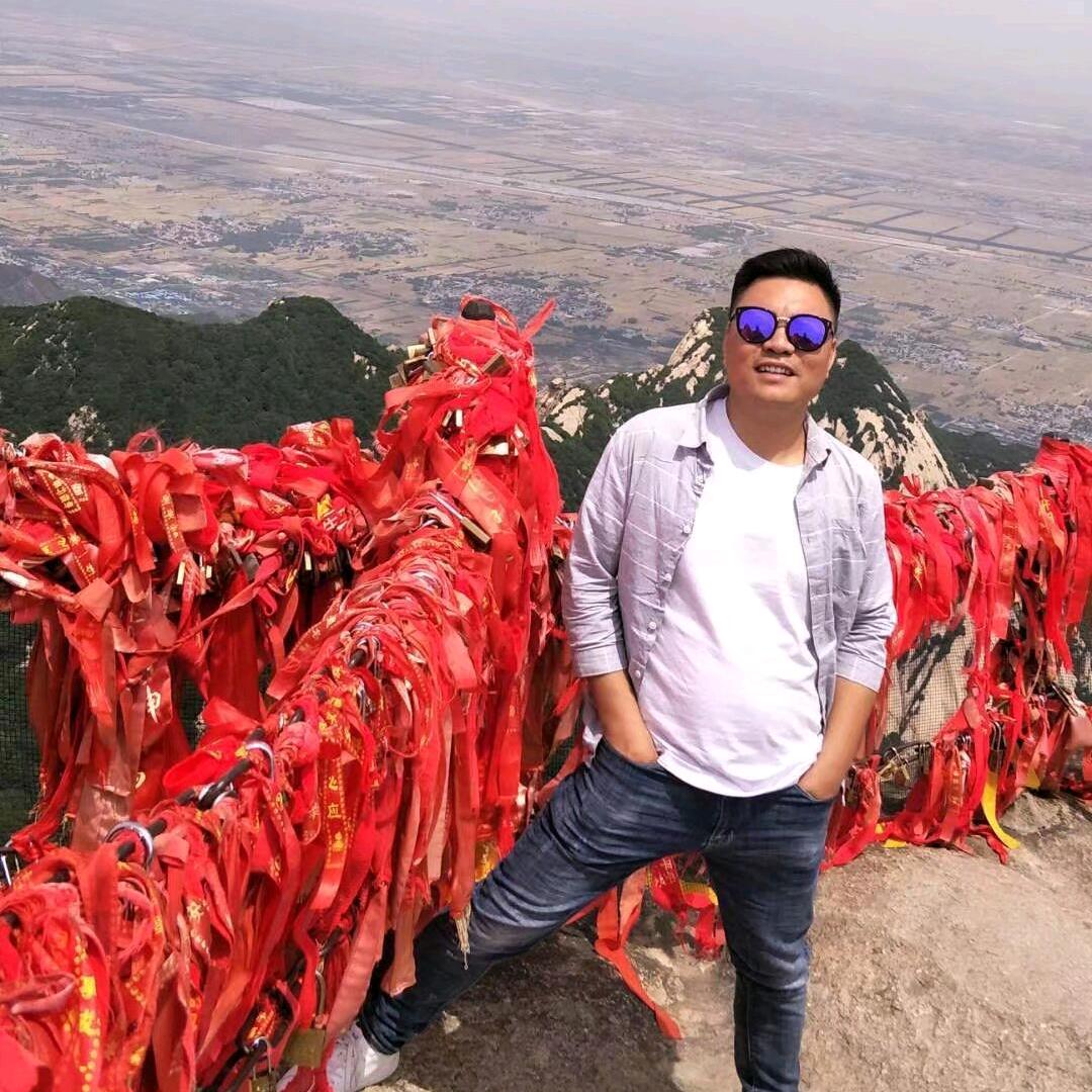 @开挖机养家的小陈