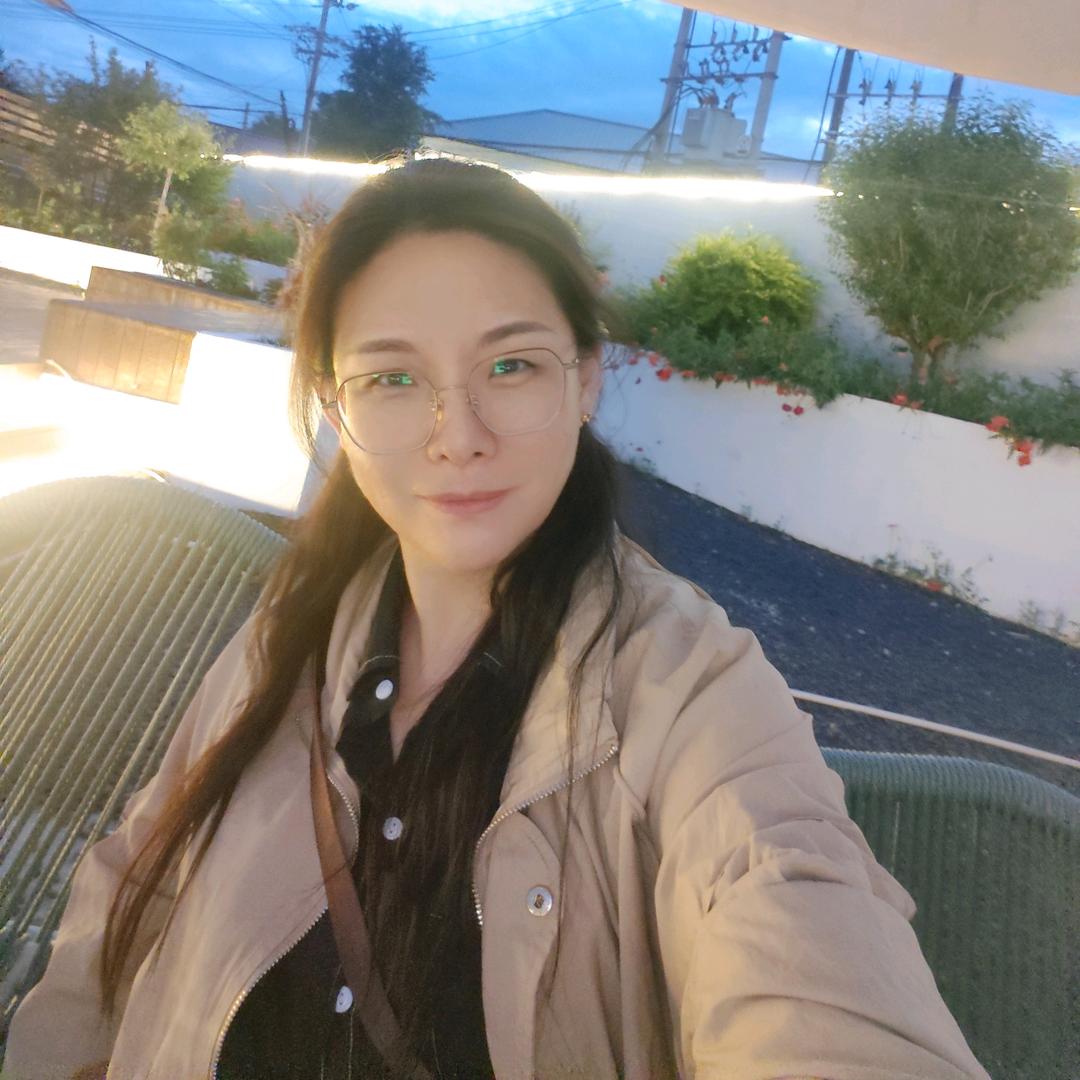 慧姐:香椿木，鱼籽石工艺品加工