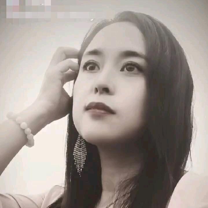 颜儿宝宝爱臭美