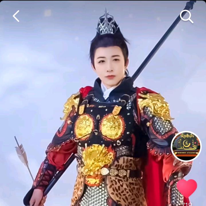 敏华转角一瞬间。