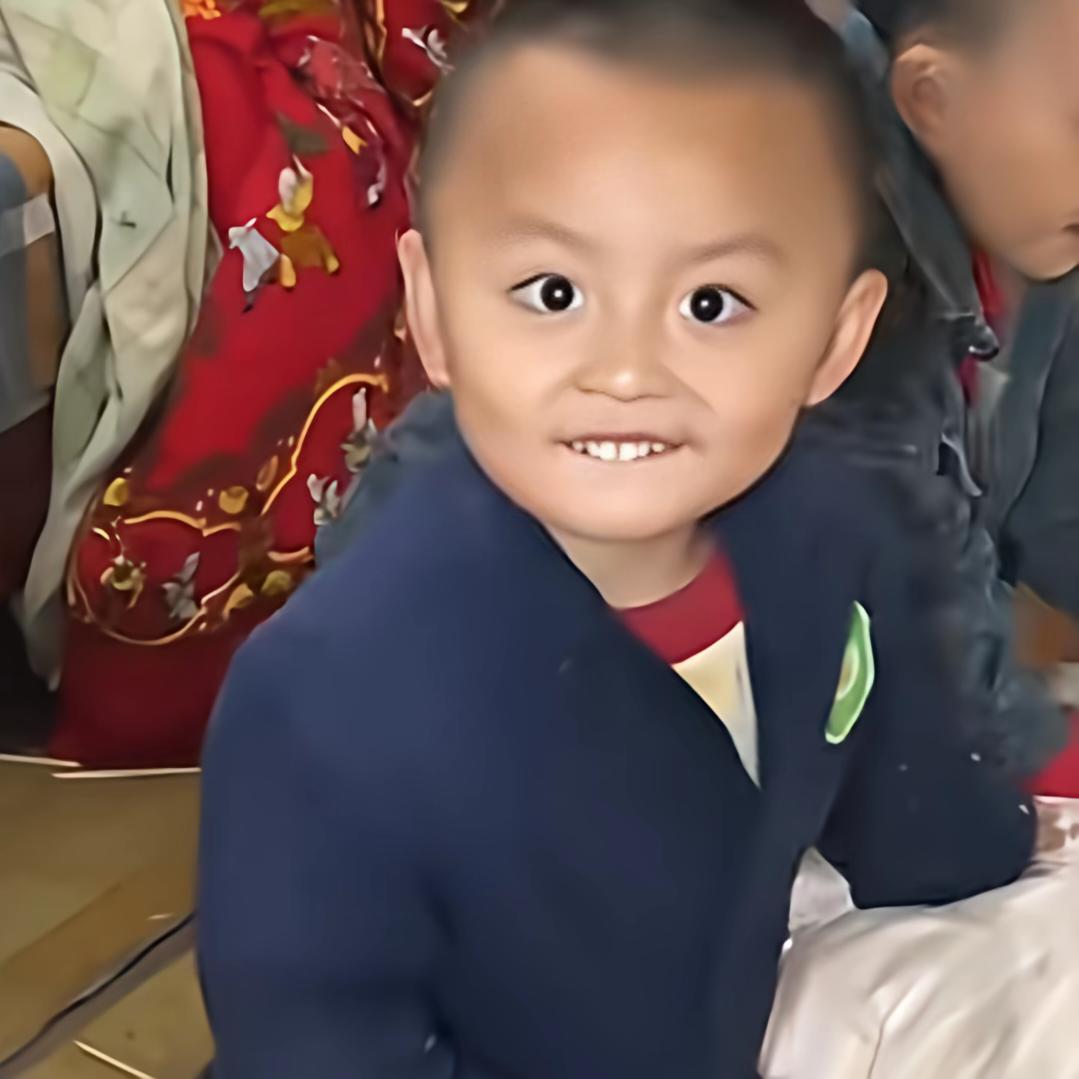 我见青山多妩媚