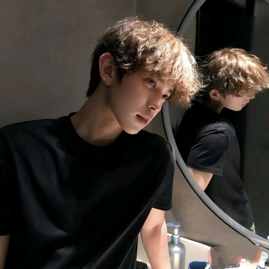 人傻嘴不甜长得危险还没钱