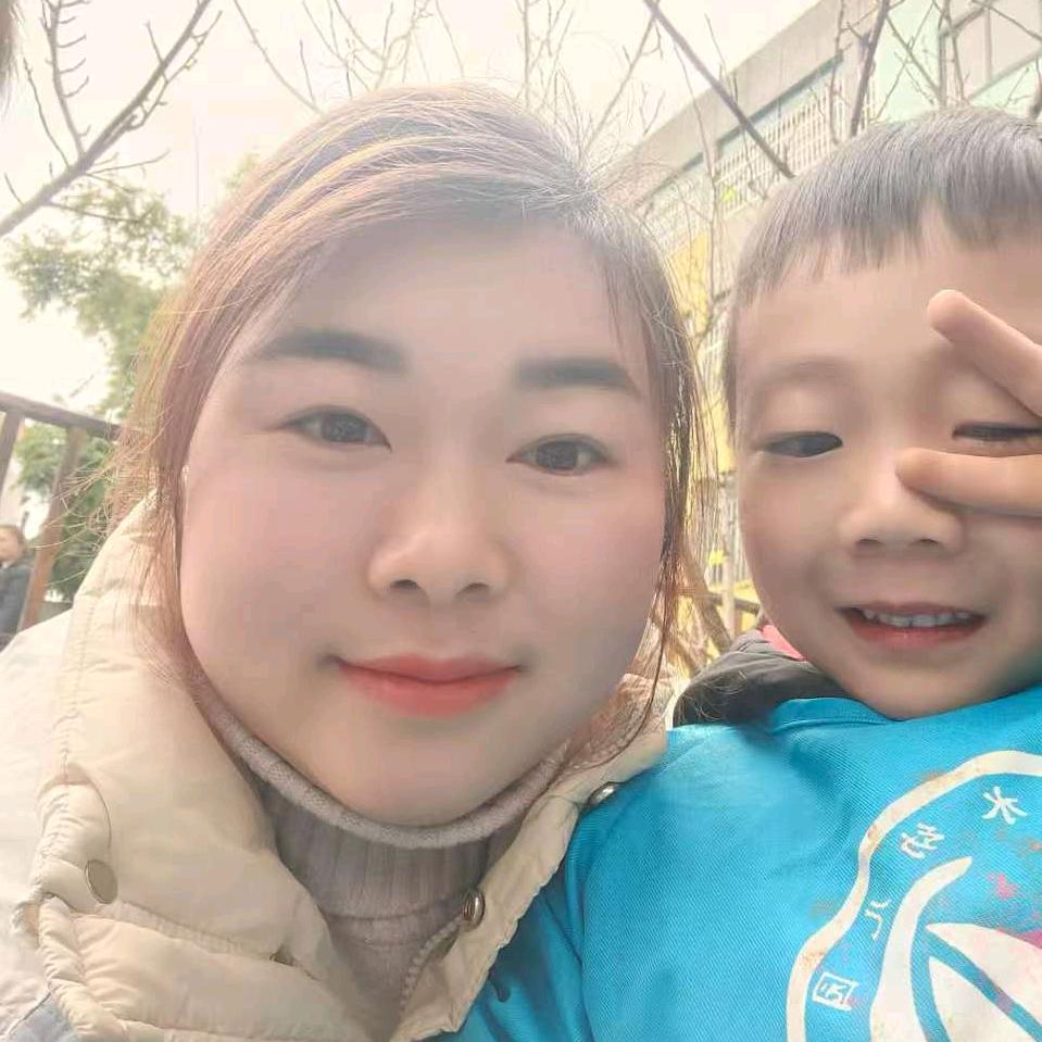 蓝天碧水幼儿园冯老师呀！