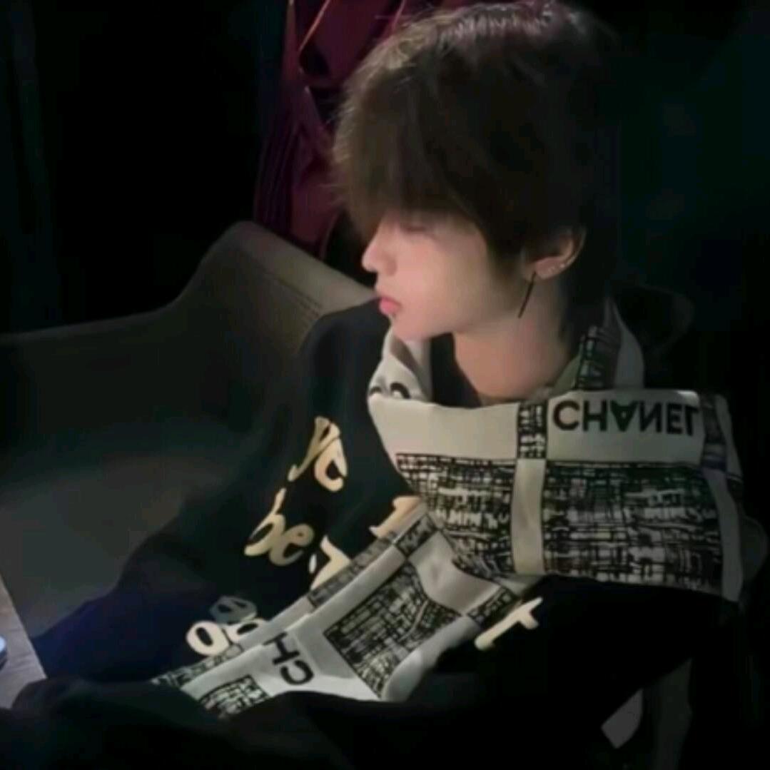 人傻嘴不甜长的不帅还没钱