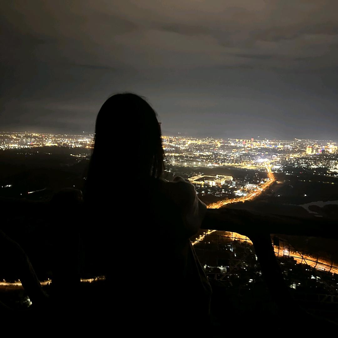 我看你也是风韵犹存