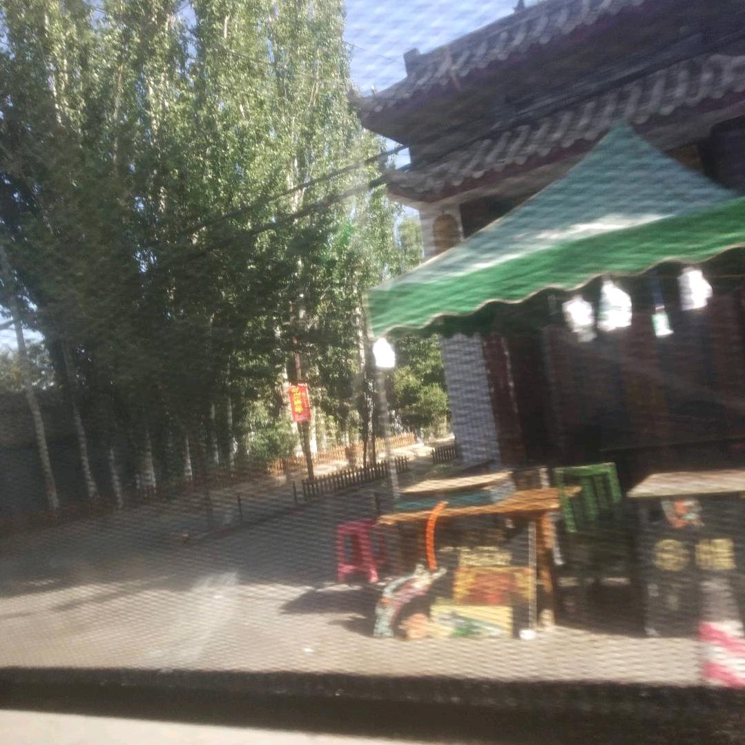 阿琴，开心果