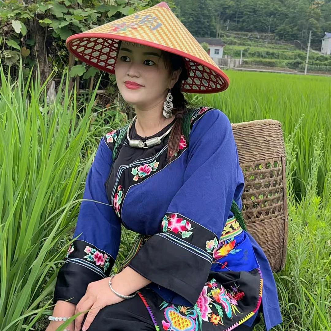 五妹  每天19.20准时开播（周六休）