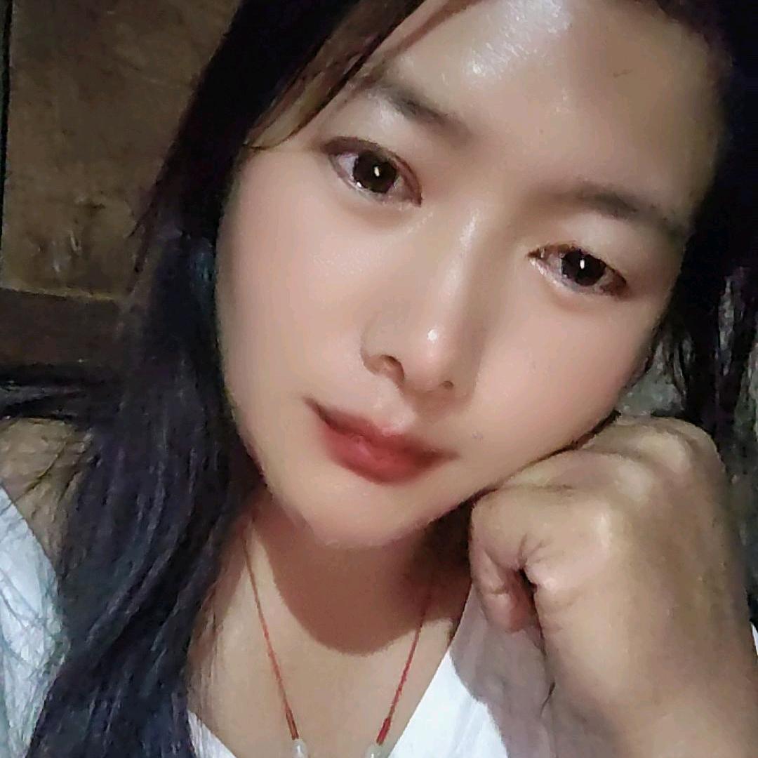 @别碰我❤️ 心  梦醒❤️心 也己碎