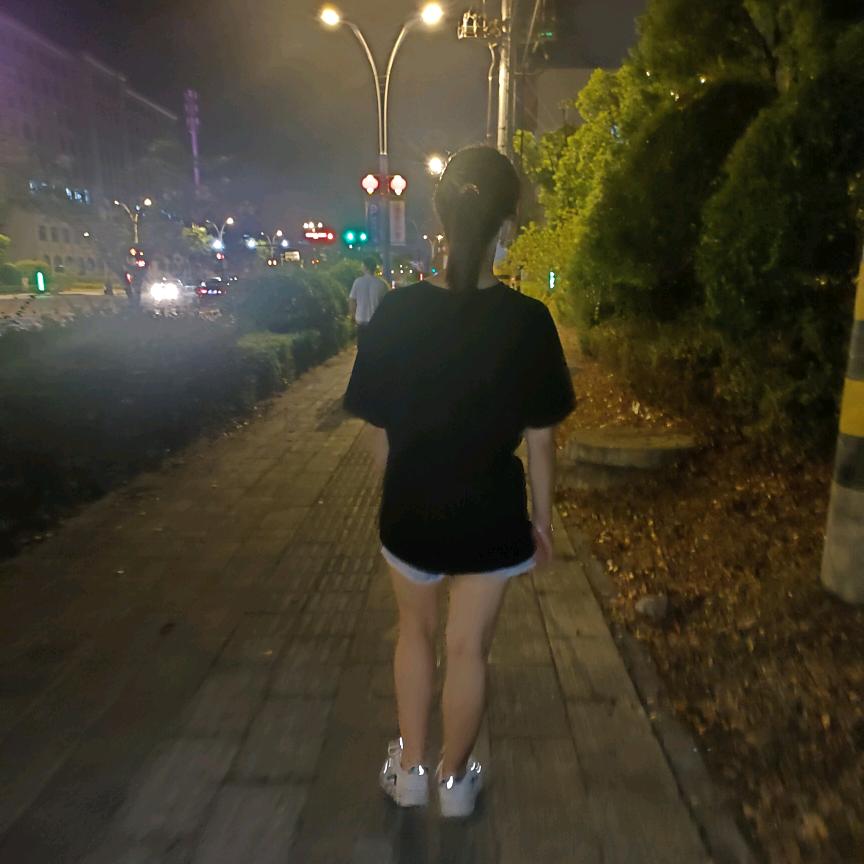 大小姐姐