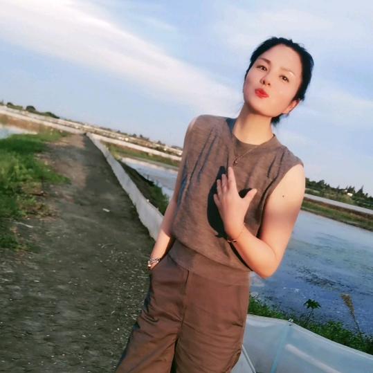英子