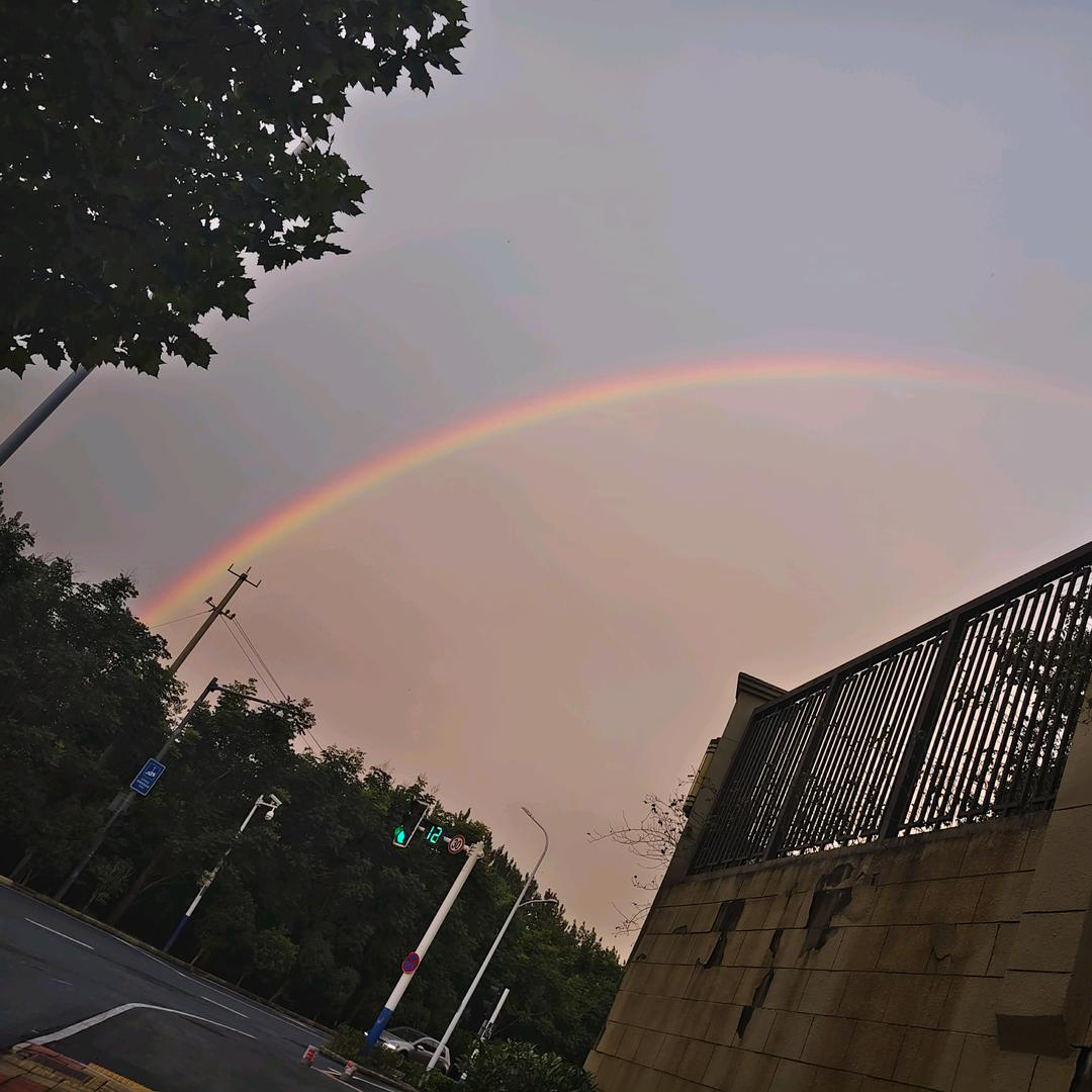 雨后彩虹