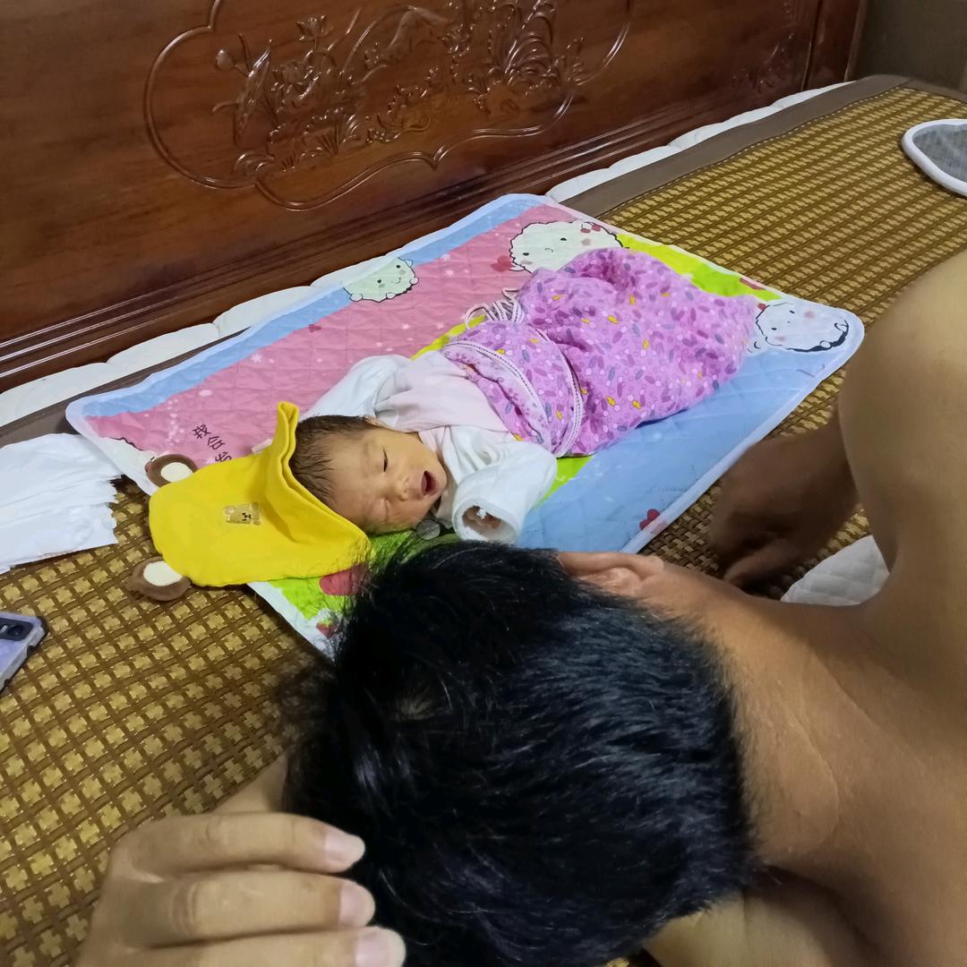 做纯粮酒和养生态鸡的黄哥