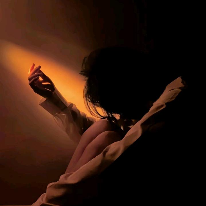 七月，