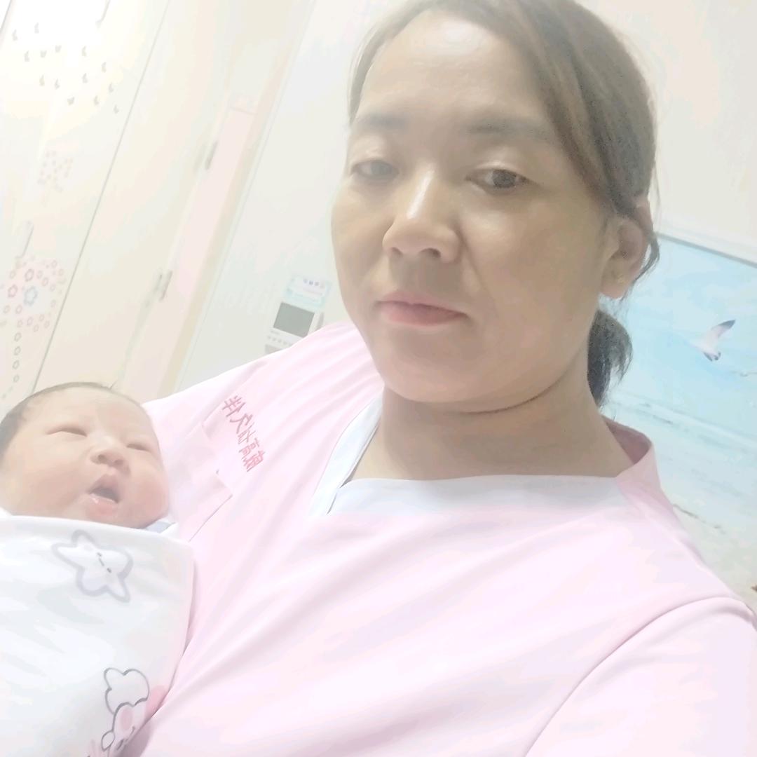 金牌月嫂为你们服务让你们做个好月子健康一