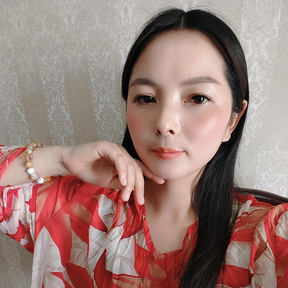 上海维娜市场部总监～时应婷