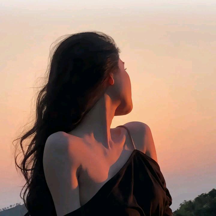 এ᭄〃爱吃榴莲的小野猫