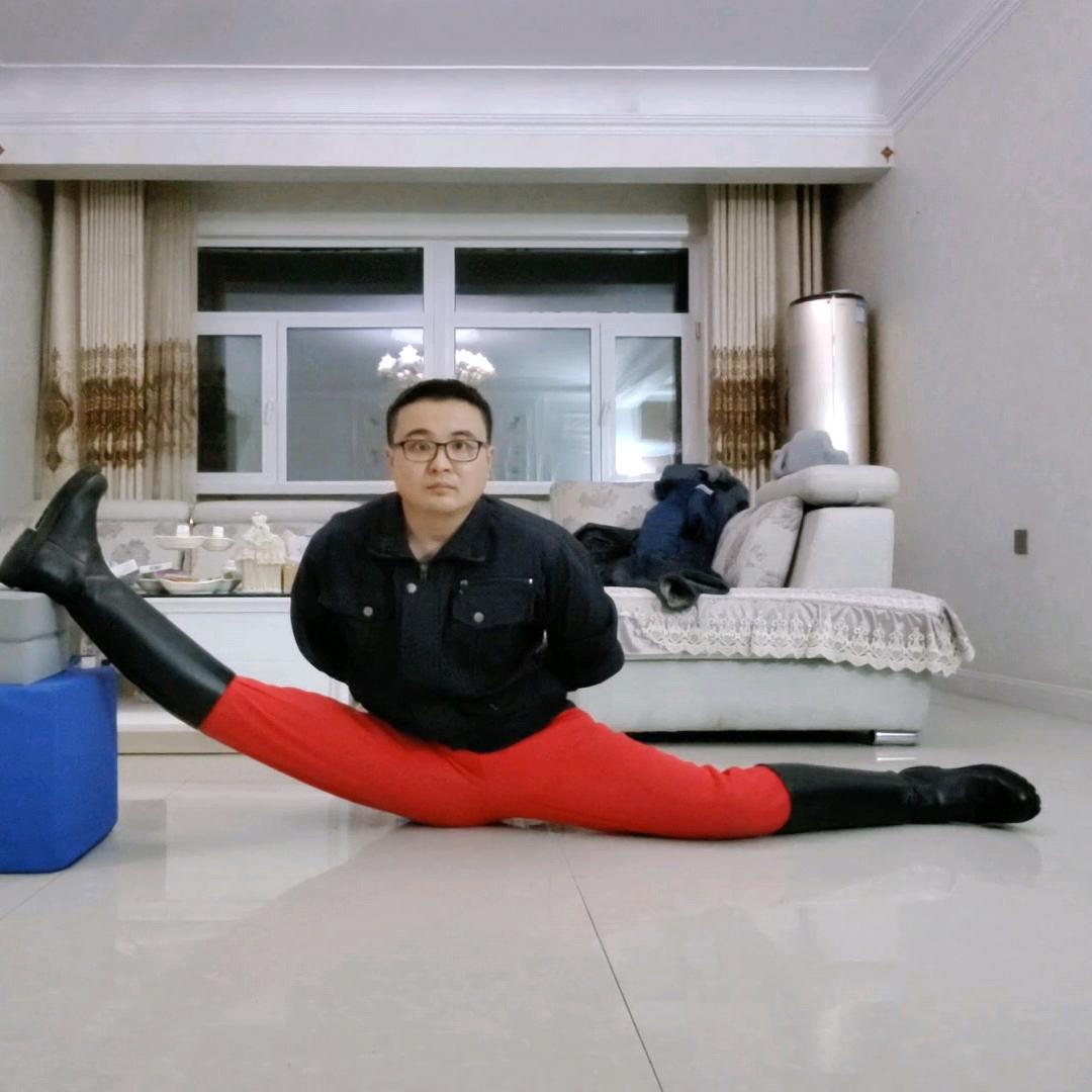 孟庆旭(超级一字马)