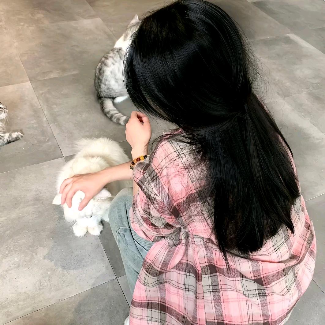 妍.