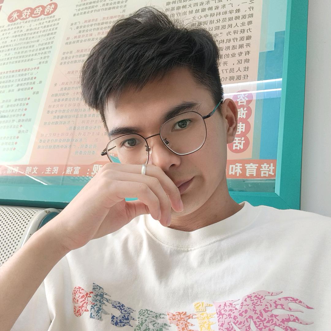 &龙 浅笑