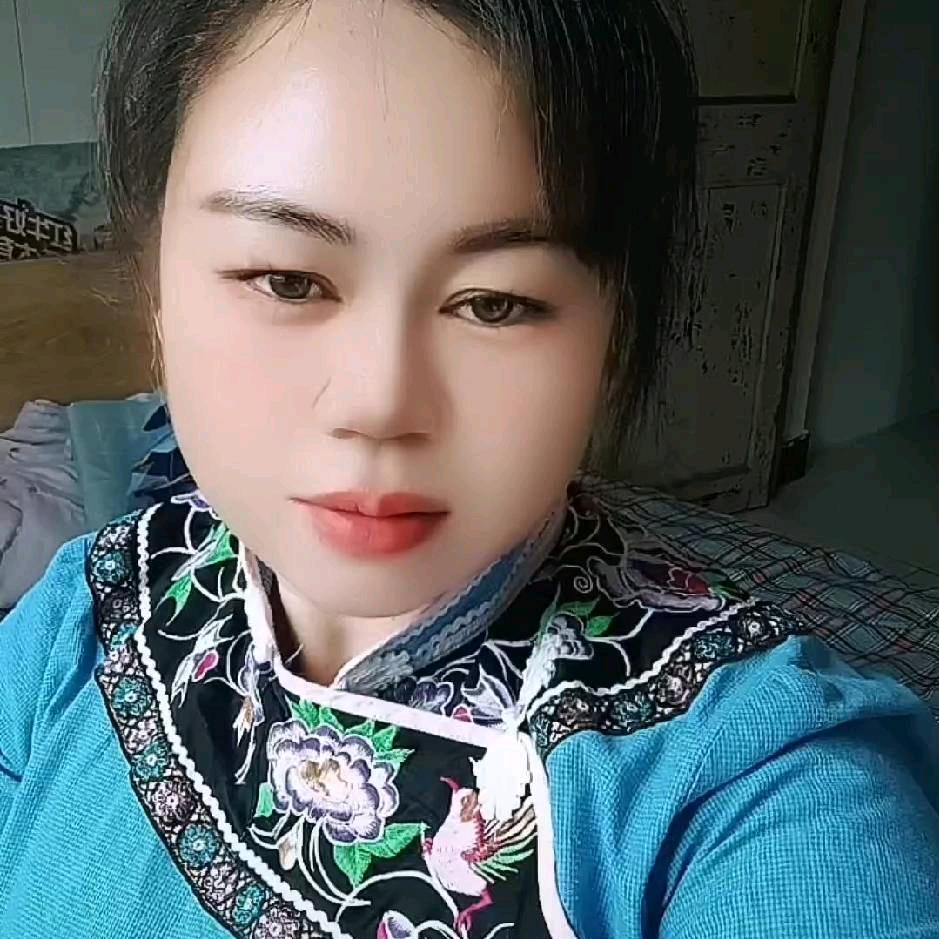 贵州兴义布依姑娘