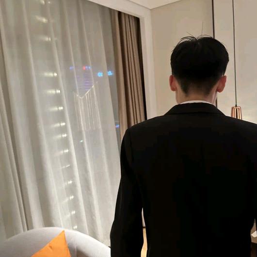 潘董事