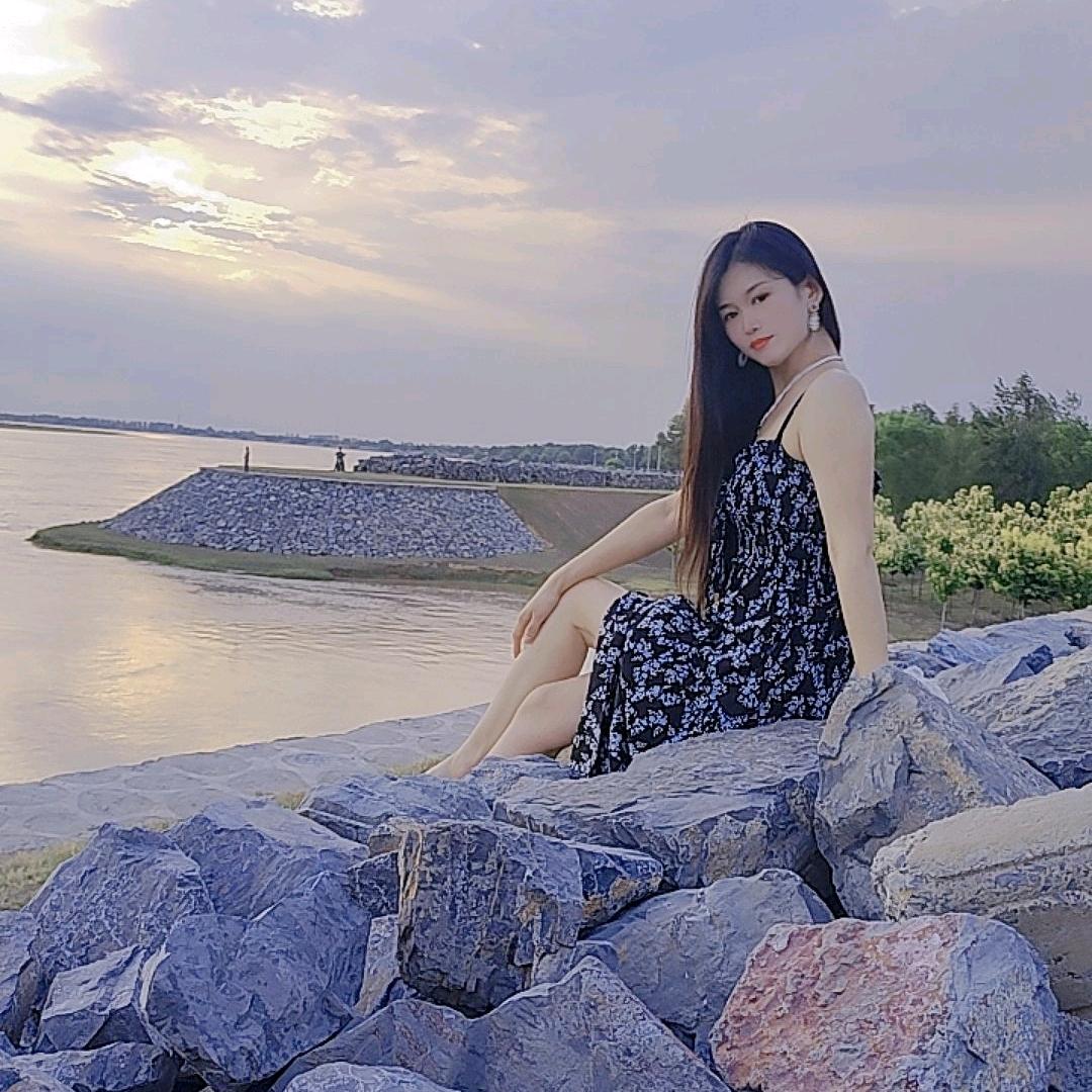 长发女孩（宝宝不要连赞）