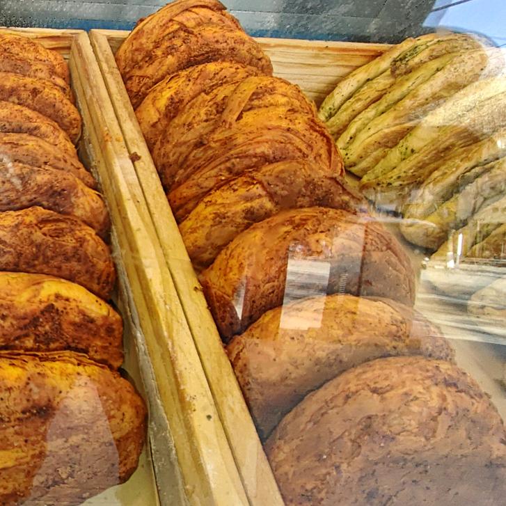 正街四路口东南角亚军老酵油酥饼