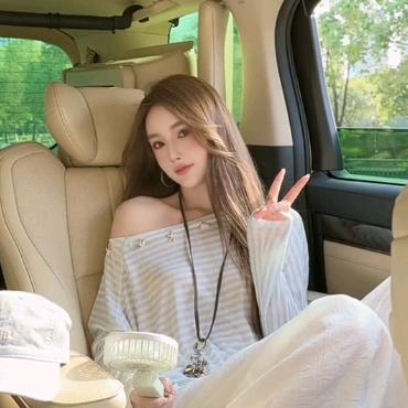 杨依姗（爆款女装）