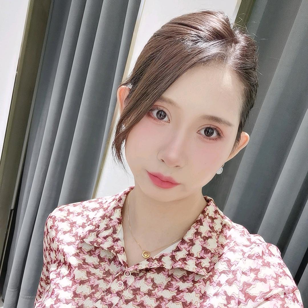 餓肚女二头像