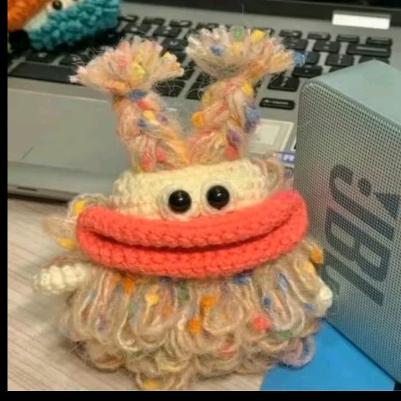 (●'◡'●) 小玲卖精油。